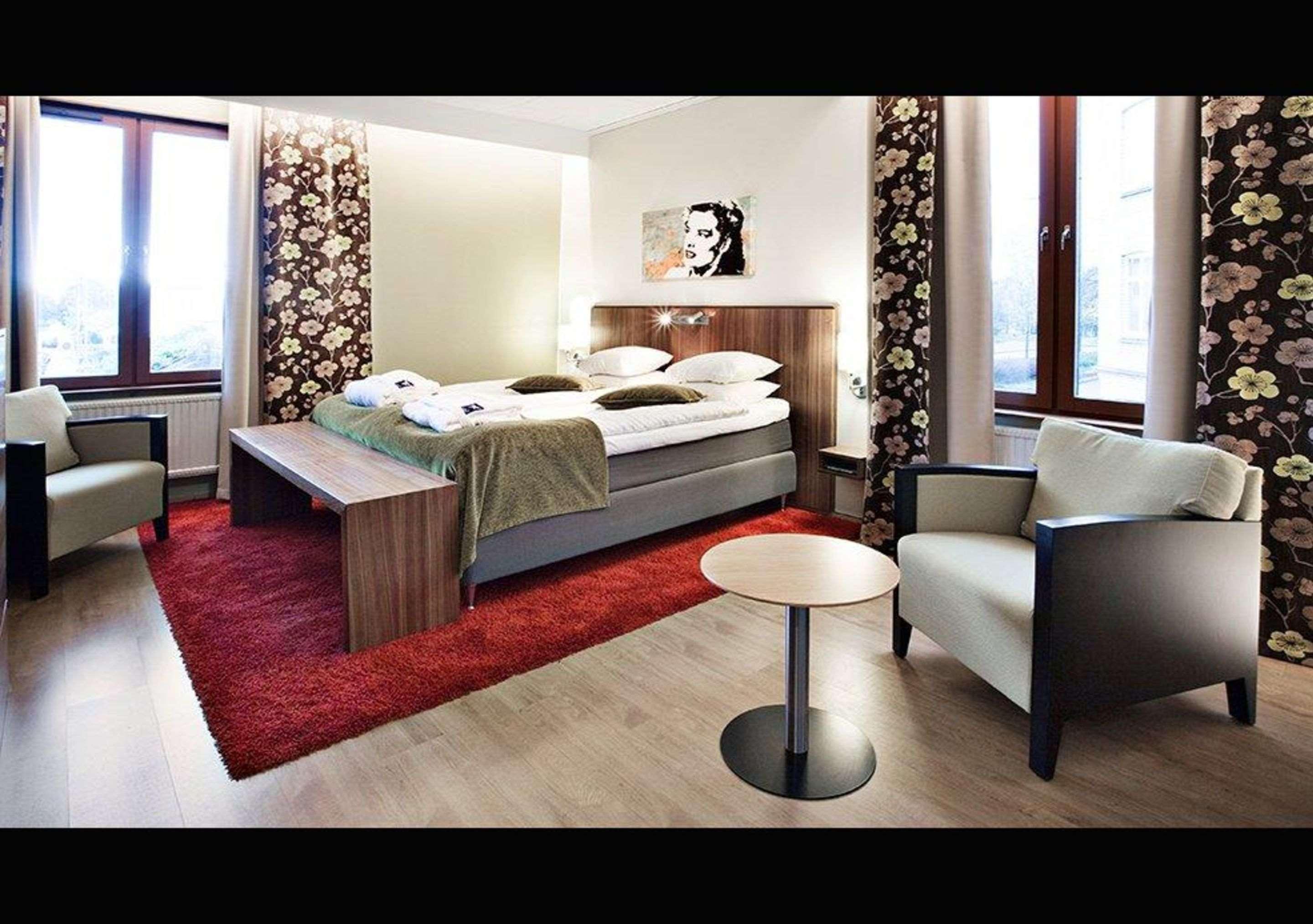 Home Hotel Kung Oscar Trollhättan Buitenkant foto