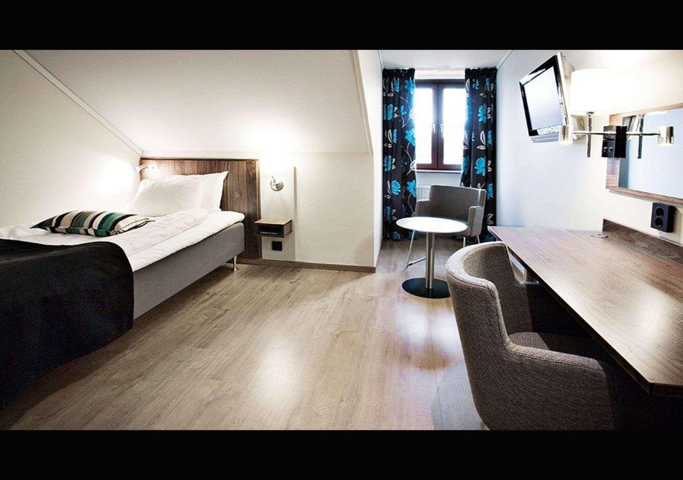 Home Hotel Kung Oscar Trollhättan Buitenkant foto