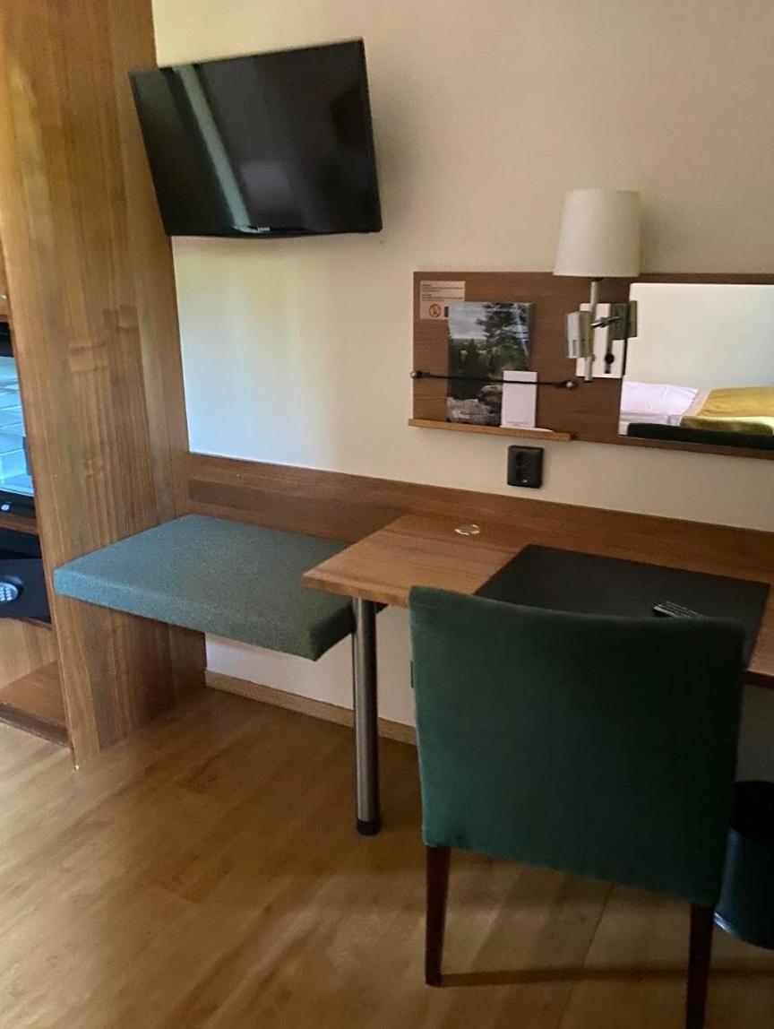 Home Hotel Kung Oscar Trollhättan Buitenkant foto