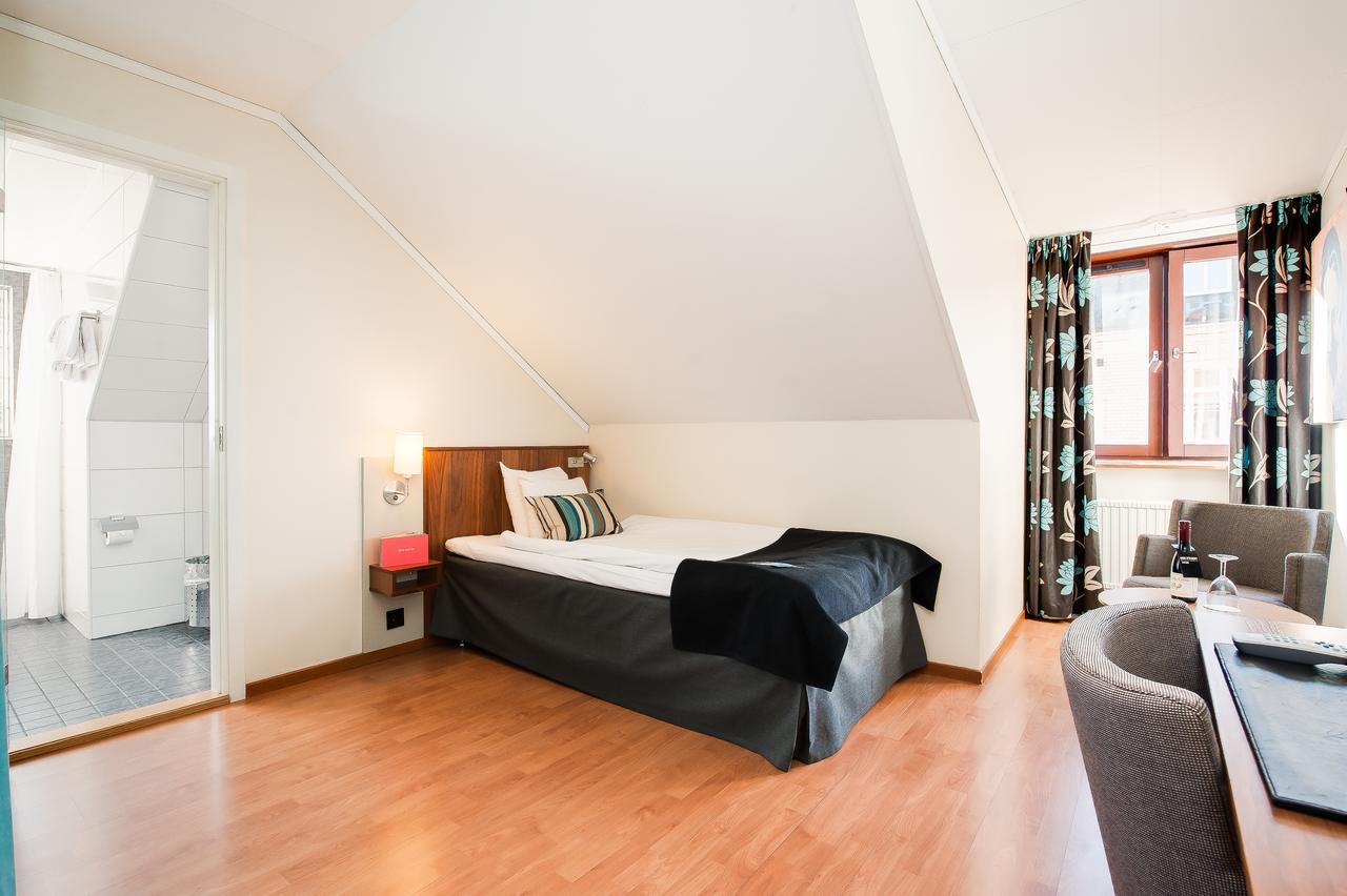 Home Hotel Kung Oscar Trollhättan Buitenkant foto