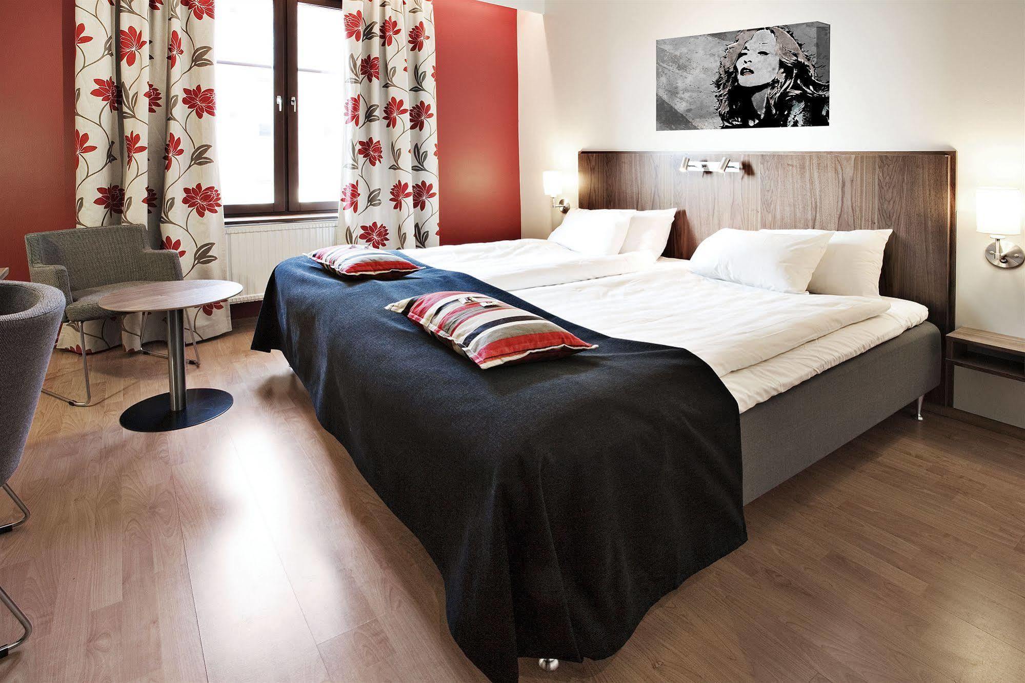 Home Hotel Kung Oscar Trollhättan Buitenkant foto