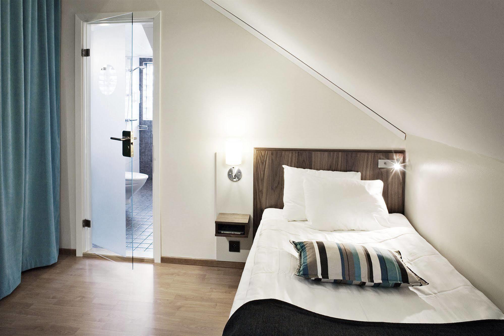 Home Hotel Kung Oscar Trollhättan Buitenkant foto