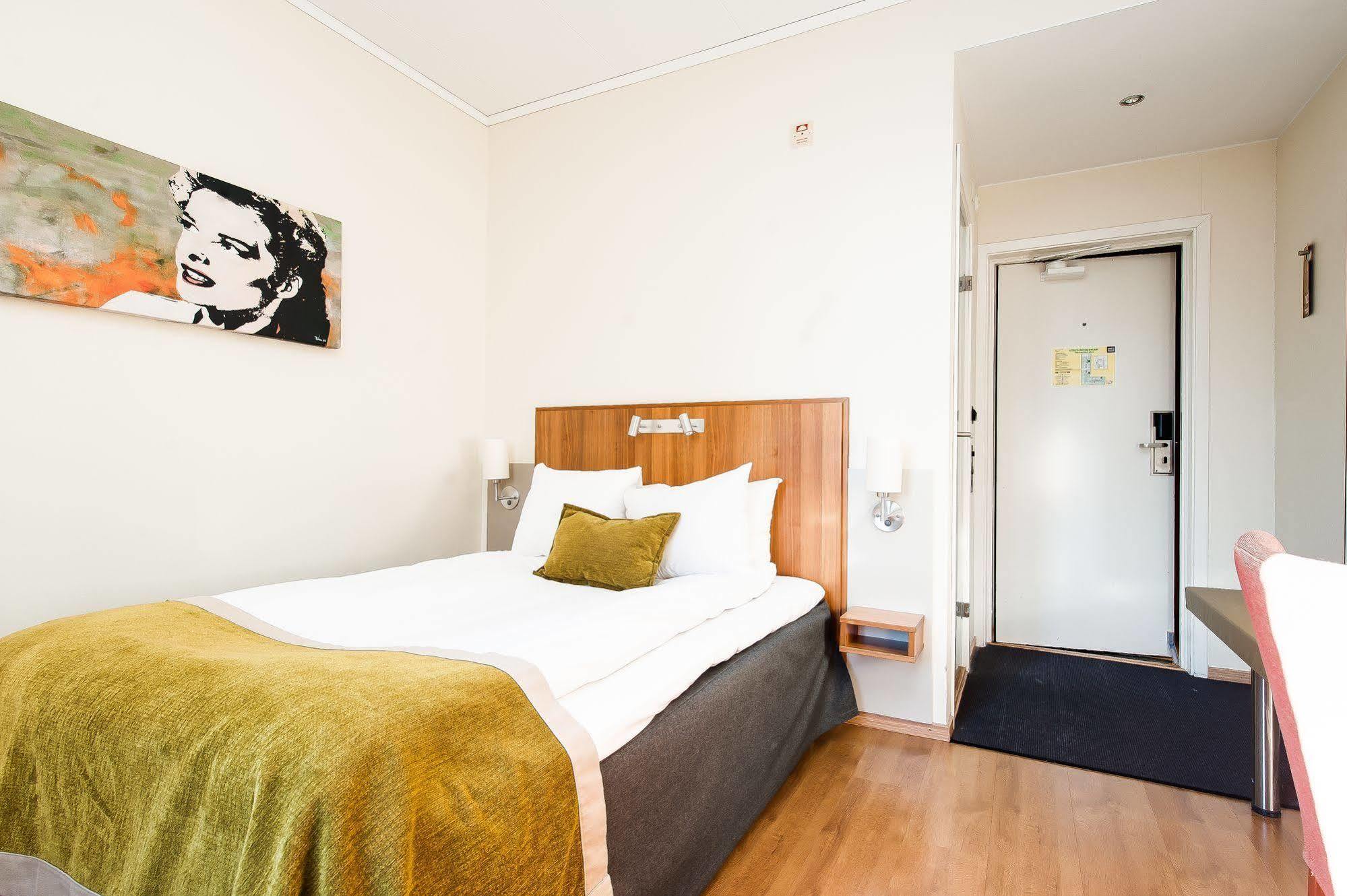 Home Hotel Kung Oscar Trollhättan Buitenkant foto