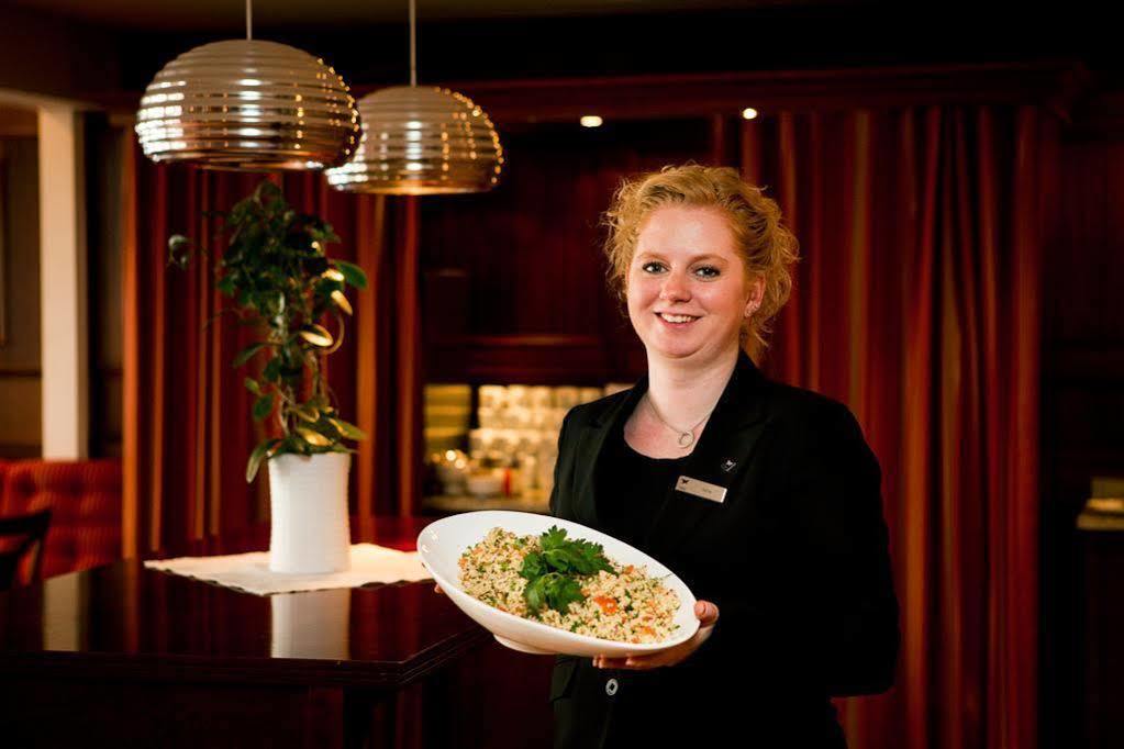 Home Hotel Kung Oscar Trollhättan Buitenkant foto