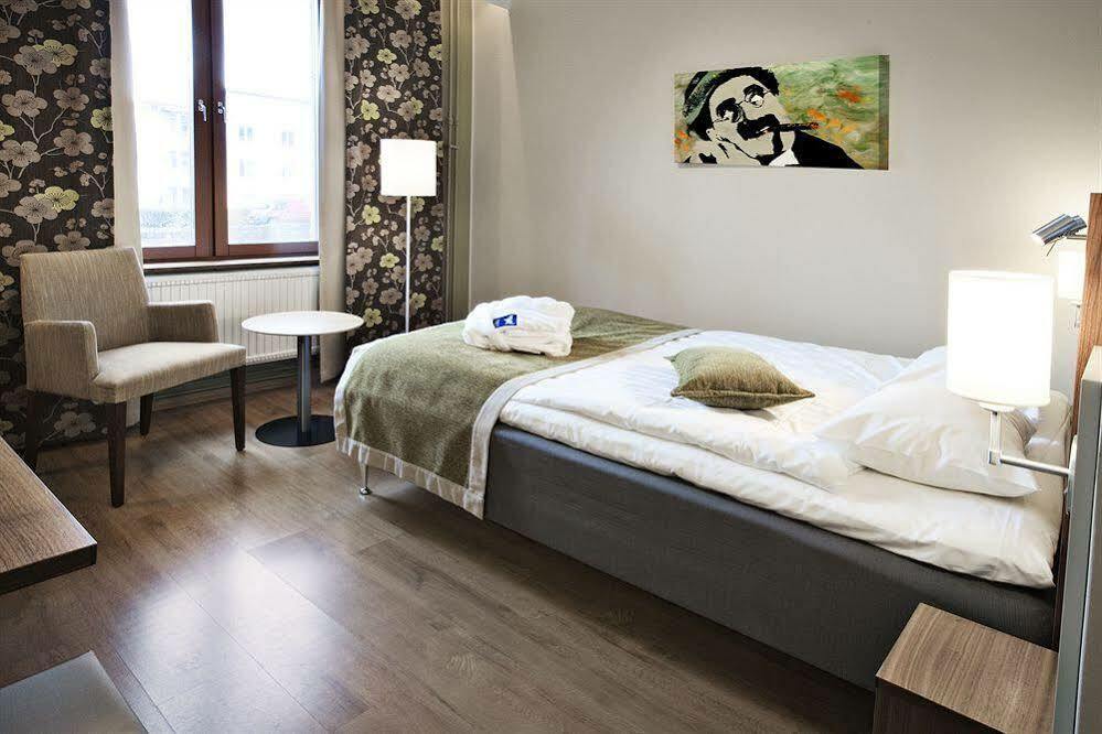 Home Hotel Kung Oscar Trollhättan Buitenkant foto